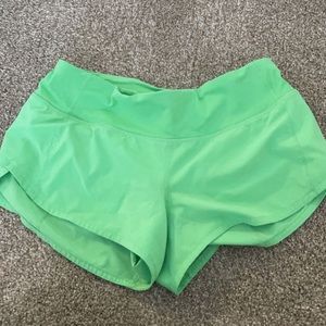 Lululemon size 4 green speed up shorts 2.5”
